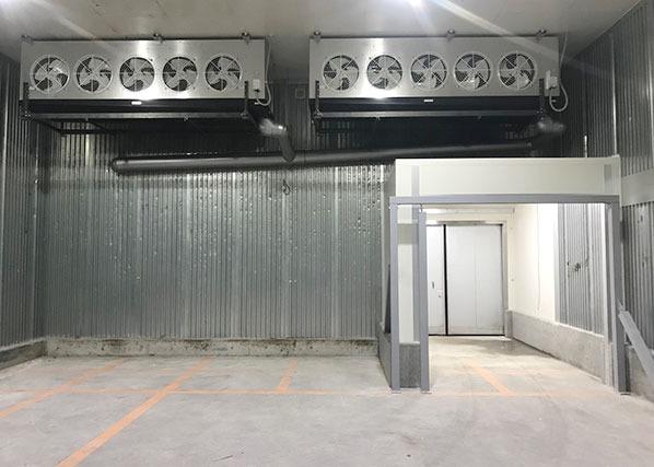 完成冷凍庫内部