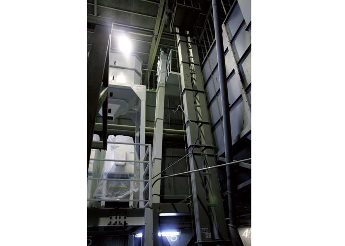 配管、昇降機設置